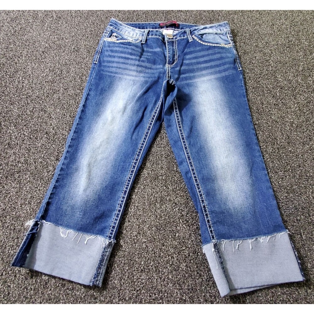 No Boundaries Capris Women 11 Cuffed Denim Raw Hem Thick Stitching Flap Pockets